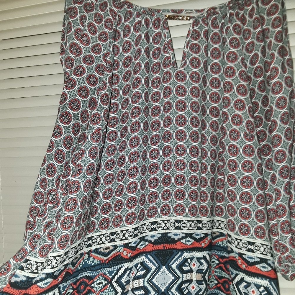 Beautiful peekaboo top